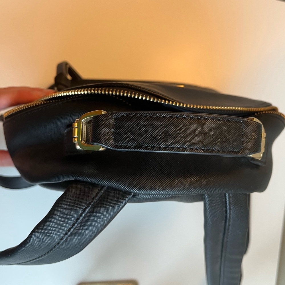 Tommy Hilfiger small faux leather backpack - black - Picture 8 of 11